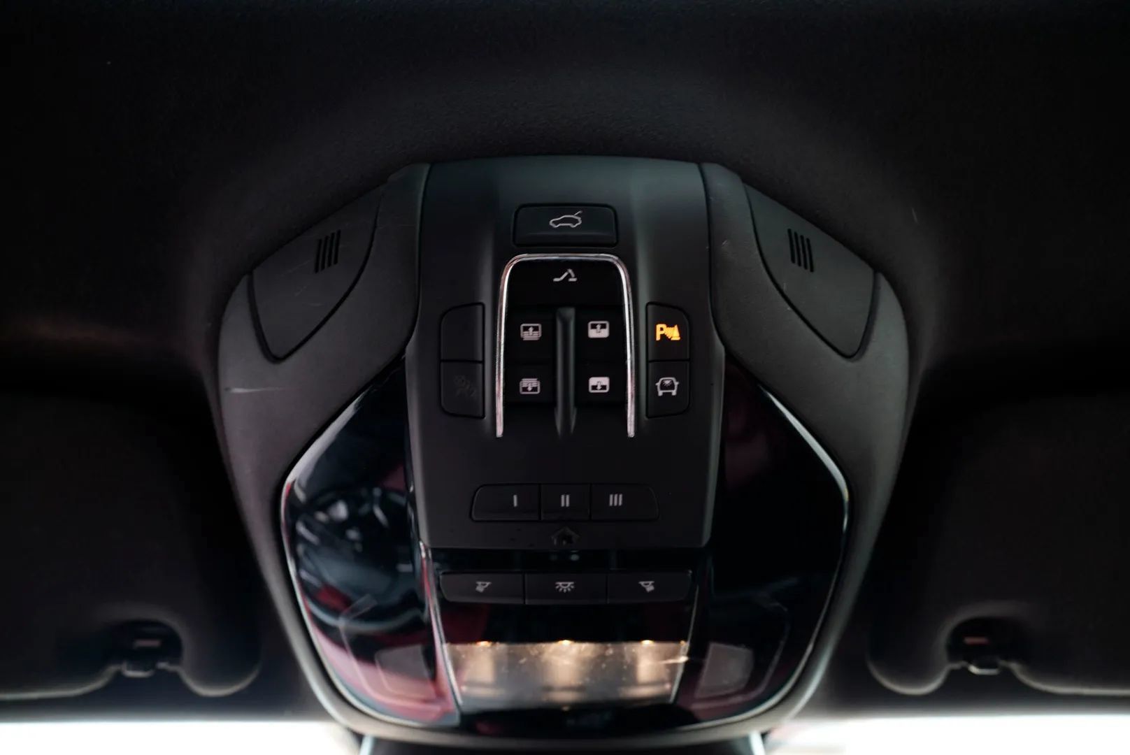 Used 2018 Maserati Levante AWD/4WD image 27
