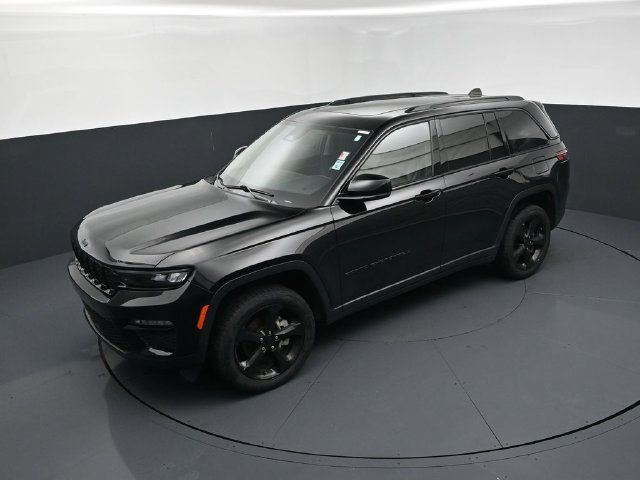 Used 2023 Jeep Grand Cherokee Limited w/ Black Appearance Package AWD/4WD image 14