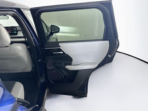 Used 2025 Mitsubishi Outlander SE FWD image 32