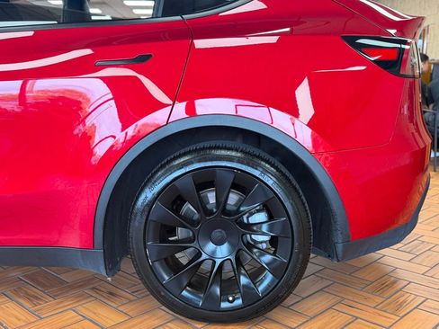 Used 2023 Tesla Model Y Long Range AWD/4WD image 12