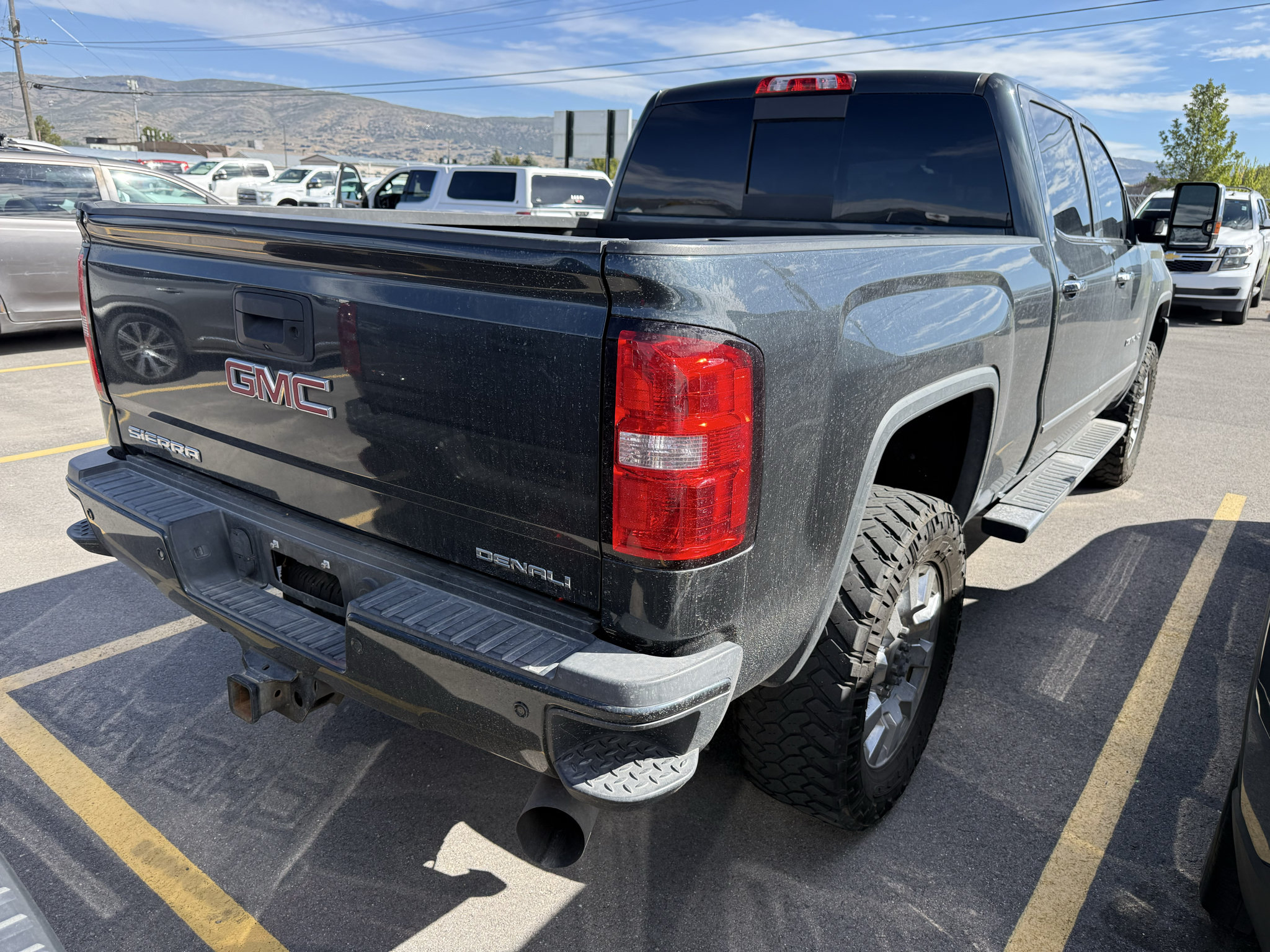 Used 2019 GMC Sierra 2500 Denali w/ Duramax Plus Package AWD/4WD image 6