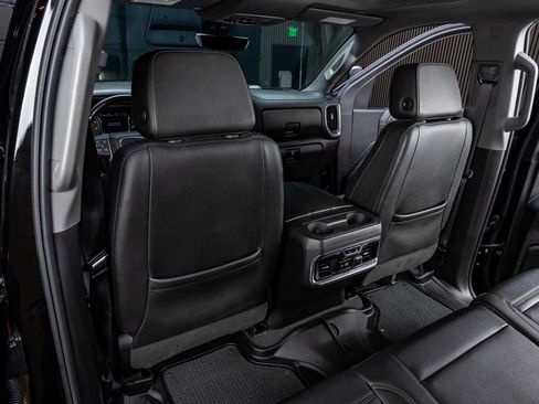 Used 2023 GMC Sierra 2500 Denali w/ Denali Black Diamond Edition AWD/4WD image 32