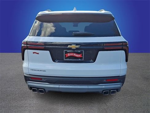 Used 2025 Chevrolet Traverse LT image 5
