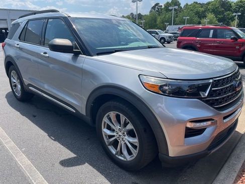 Used 2020 Ford Explorer XLT w/ Equipment Group 202A RWD image 2