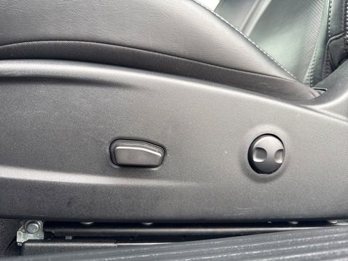 Used 2022 Dodge Challenger SXT w/ Plus Package image 12