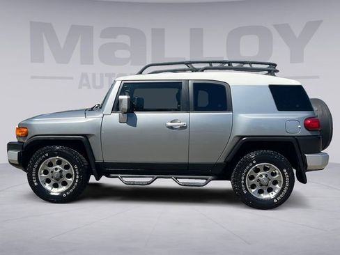 Used 2012 Toyota FJ Cruiser 2WD w/ Upgrade Pkg image 2