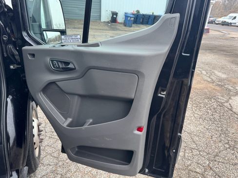 Used 2023 Ford Transit 350 XLT image 34