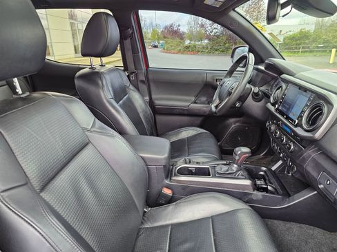 Used 2020 Toyota Tacoma TRD Off-Road w/ TRD Premium Off Road Package AWD/4WD image 12