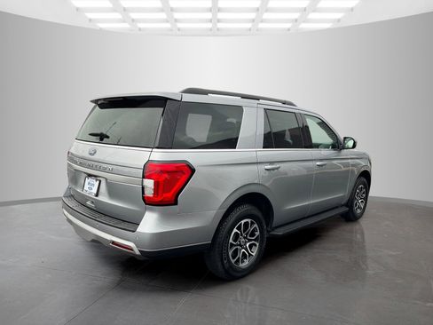 Used 2024 Ford Expedition XLT image 4
