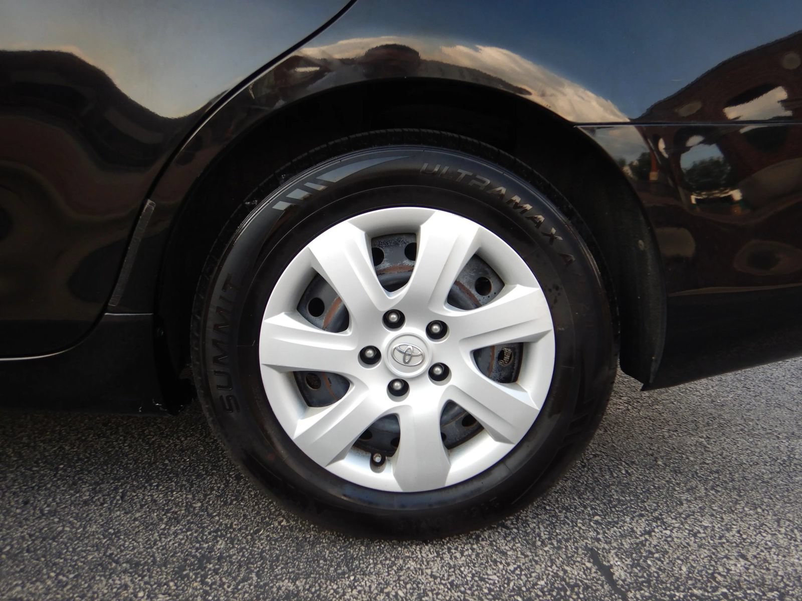 Used 2010 Toyota Camry LE FWD image 29