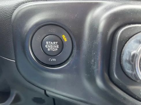Used 2019 Jeep Wrangler Unlimited Sahara w/ Uconnect 4C Nav & Sound Group AWD/4WD image 29