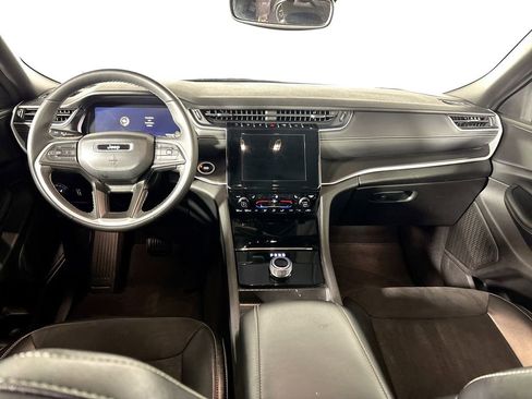 Used 2024 Jeep Grand Cherokee Altitude image 12