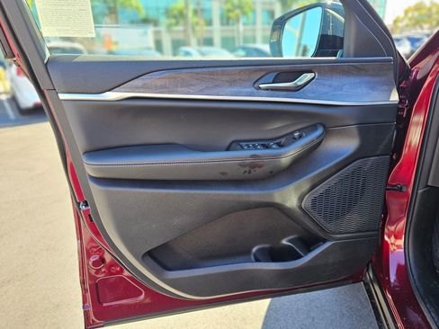 New 2026 Jeep Grand Cherokee Altitude image 19