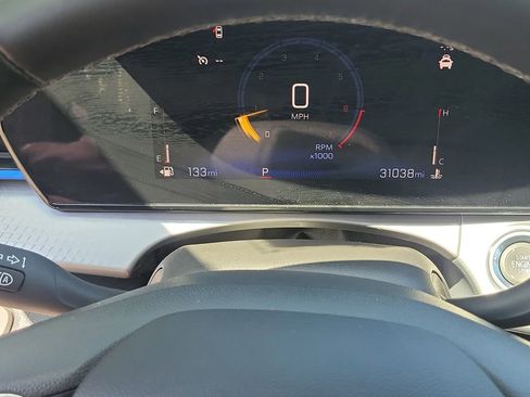 Used 2025 Chevrolet Trax LT w/ LT Convenience Package FWD image 26