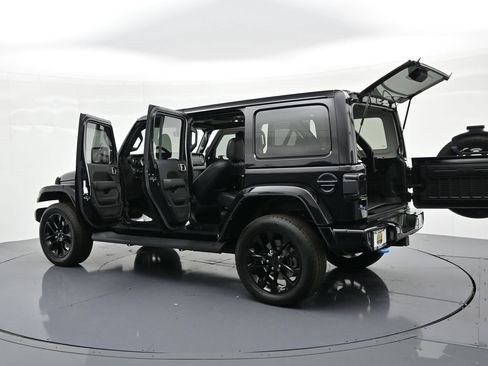 Used 2021 Jeep Wrangler Unlimited Sahara AWD/4WD image 30