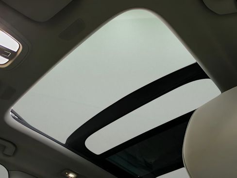 Certified 2023 Volvo XC60 B5 Ultimate w/ Climate Package image 43