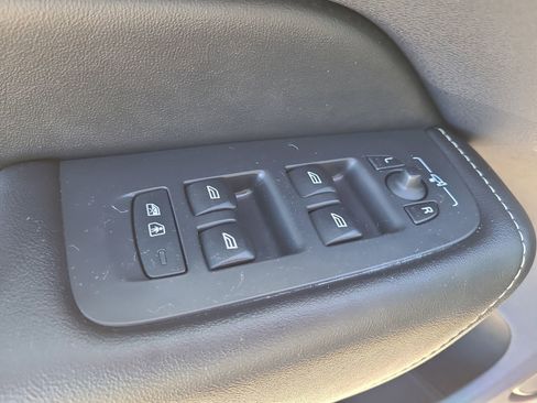 Used 2019 Volvo XC60 T5 R-Design w/ Protection Package Premier image 19