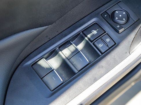 Used 2025 Toyota RAV4 XLE FWD image 21