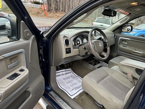 Used 2006 Mitsubishi Raider DuroCross image 9