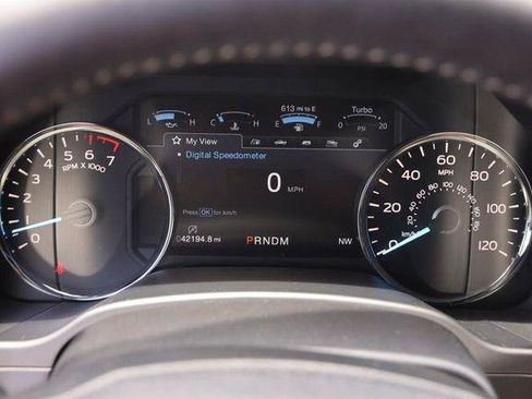 Used 2019 Ford F150 Lariat w/ Equipment Group 502A Luxury AWD/4WD image 14