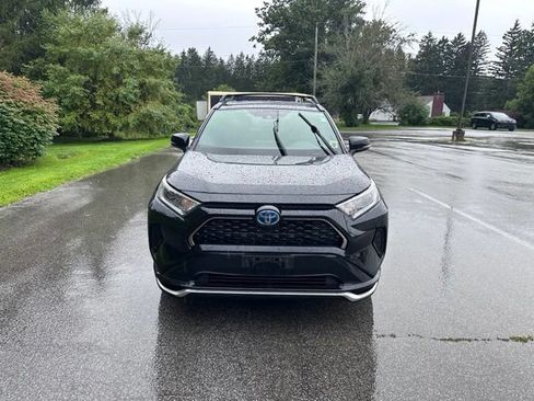 Used 2021 Toyota RAV4 SE w/ Weather & Moonroof Package AWD/4WD image 8