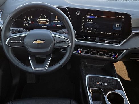 Used 2025 Chevrolet Equinox LT w/ Convenience Package II FWD image 10