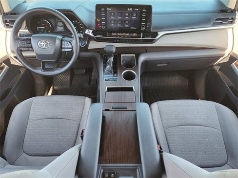 Certified 2022 Toyota Sienna LE image 20