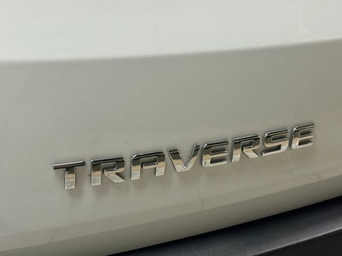 Used 2021 Chevrolet Traverse LS image 13
