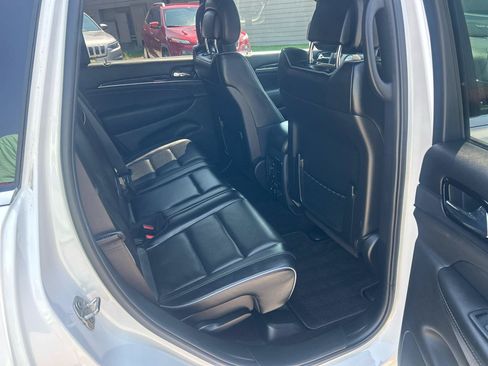 Used 2019 Jeep Grand Cherokee Overland AWD/4WD image 15