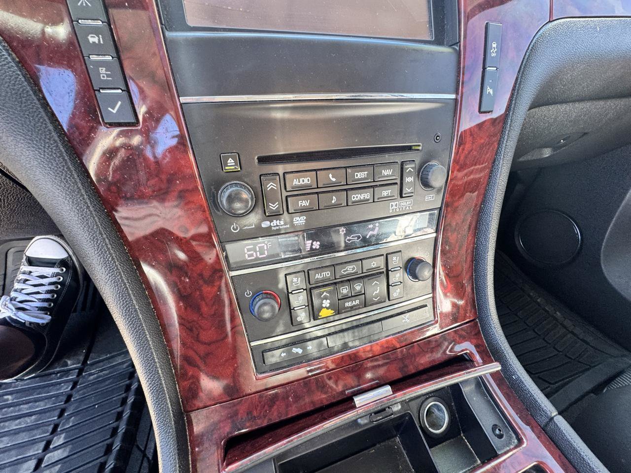 Used 2013 Cadillac Escalade ESV Premium AWD/4WD image 26