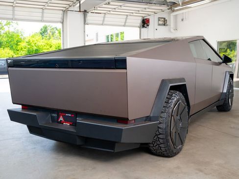 Used 2024 Tesla Cybertruck AWD Crew Cab image 9