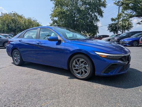 Used 2024 Hyundai Elantra SEL FWD image 1