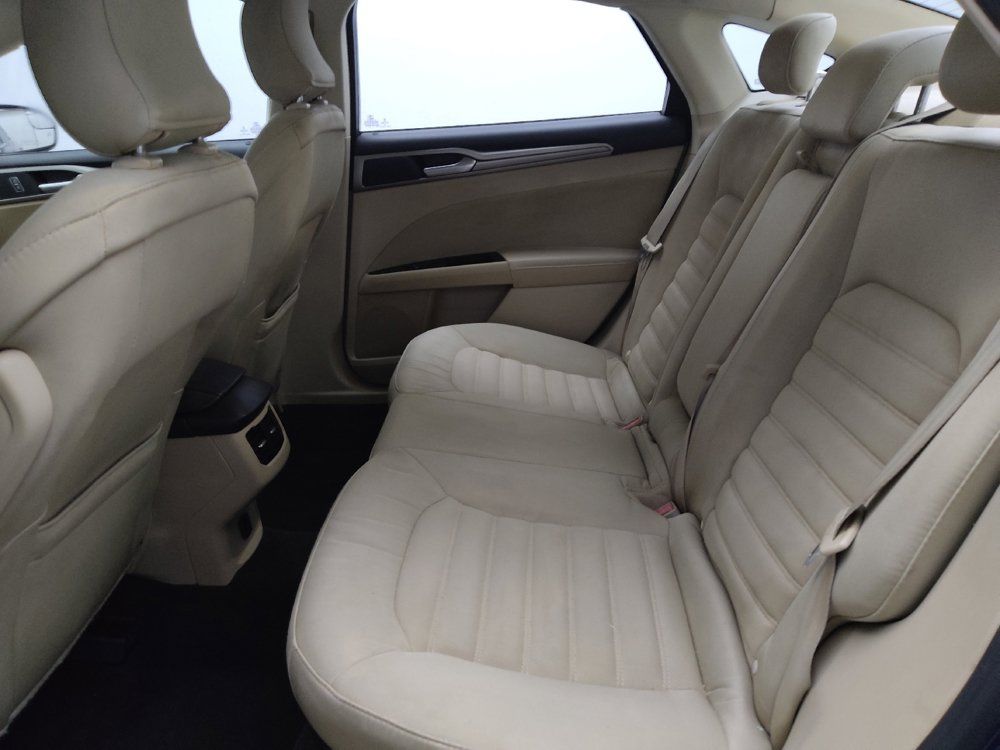 Used 2015 Ford Fusion SE FWD image 18