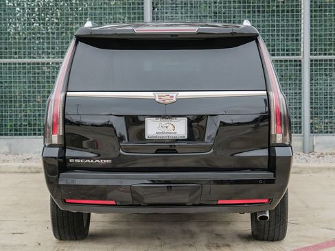 Used 2017 Cadillac Escalade ESV Luxury AWD/4WD image 13