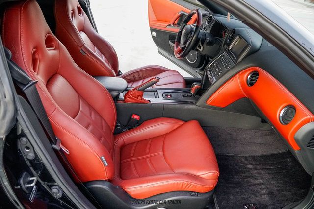 Used 2014 Nissan GT-R Premium w/ Premium Interior Package AWD/4WD image 25