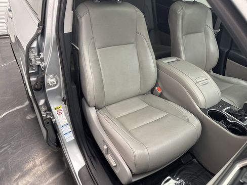 Used 2019 Toyota Highlander Limited image 9