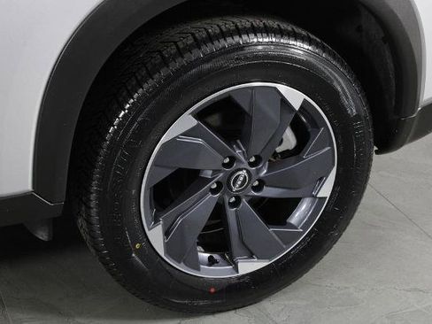 Certified 2025 Nissan Rogue SV image 13