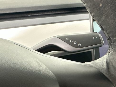 Used 2021 Tesla Model Y Long Range AWD/4WD image 23
