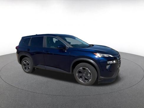 Used 2025 Nissan Rogue SV FWD image 2