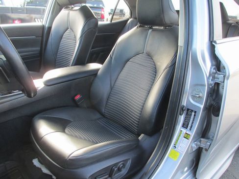 Used 2021 Toyota Camry SE image 12