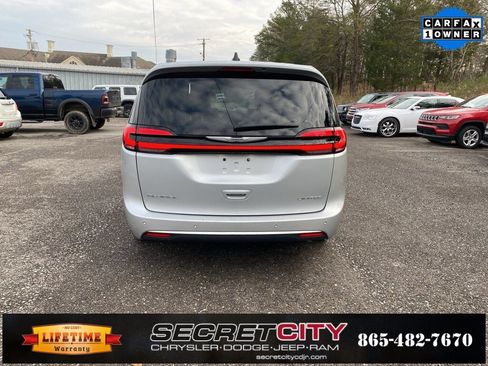 Used 2024 Chrysler Pacifica Limited image 6
