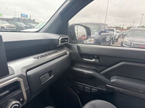 Used 2024 Toyota Tacoma TRD Sport AWD/4WD image 28