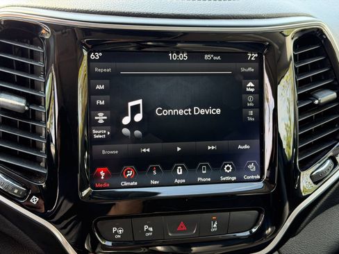 Used 2019 Jeep Cherokee Limited w/ Luxury Group AWD/4WD image 22