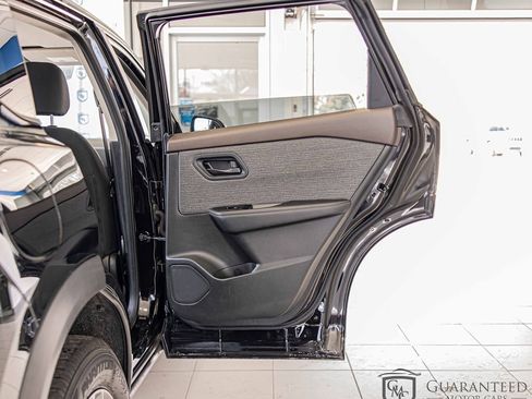 Used 2021 Nissan Rogue S image 37