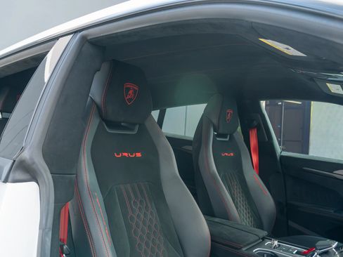 Used 2023 Lamborghini Urus Performante AWD/4WD image 14