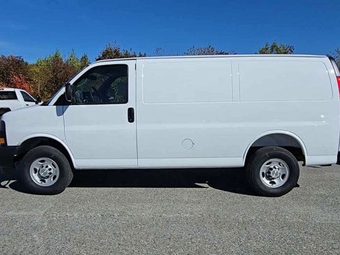 New 2025 Chevrolet Express 2500 w/ Enhanced Convenience Package image 38