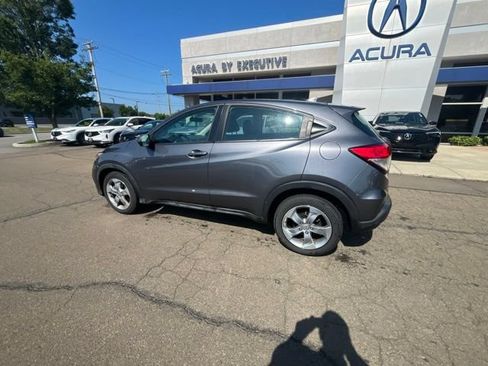 Used 2019 Honda HR-V LX image 6