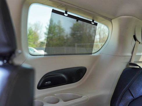 Used 2017 Chrysler Pacifica Touring-L Plus w/ Advanced Safetytec Group image 31