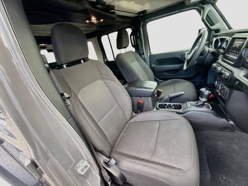 Used 2023 Jeep Wrangler Unlimited AWD/4WD image 32