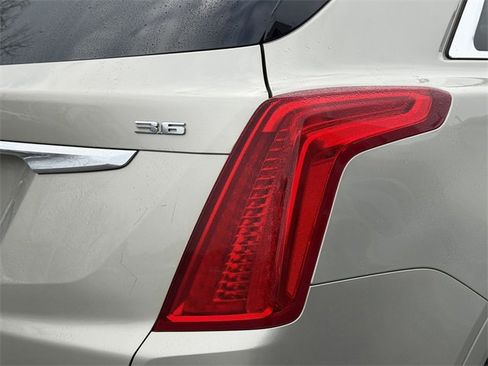 Used 2017 Cadillac XT5 FWD image 25